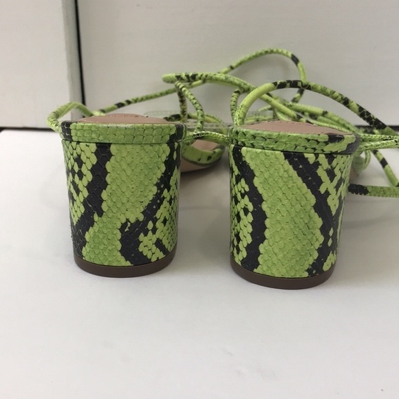 New STEVE MADDEN Impressed Strappy Snake Print Heeled Sandals Size 5.5M - Picture 5 of 7